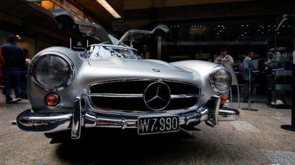 PREZENTÁCIA: MERCEDES SL300 GULLWING V AUPARKU